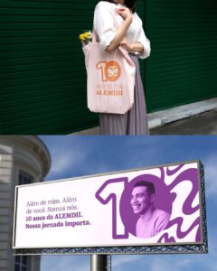 Duas fotos. Na superior, uma mulher segura uma ecobag rosa com o logo de 10 anos da ALEMDII, contendo flores. Ela veste camisa branca e saia longa roxa, com fundo verde. Na inferior, um painel publicitário com o texto “Além de mim. Além de você. Somos nós. 10 anos da ALEMDII. Nossa jornada importa.” Ao lado, um rosto sorridente de homem jovem com fundo roxo estilizado.

